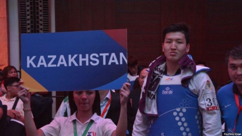 Таэквондошы Руслан Жапаров алғашқы кездесуінде жеңіліп қалды