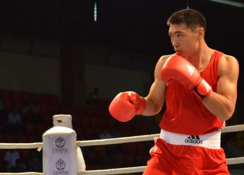 Жәнібек Әлімханұлы кәсіби бокста бағын сынап көрмек 