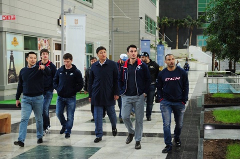 «Барыс» ойыншылары «Назарбаев Университетінде» қонақта болып қайтты