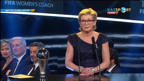 Сильвия Найд - əйелдер футболының 2016 жылғы жыл бапкері (ВИДЕО)