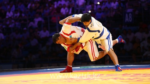 «Қазақстан барысы - 2017». Турнирдің финалында кездескен палуандардың белдесуі  (ФОТО)