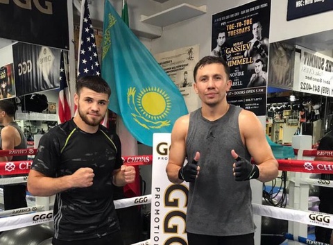 Боксшы Руслан Мәдиев Геннадий Головкинмен жаттығып жүр