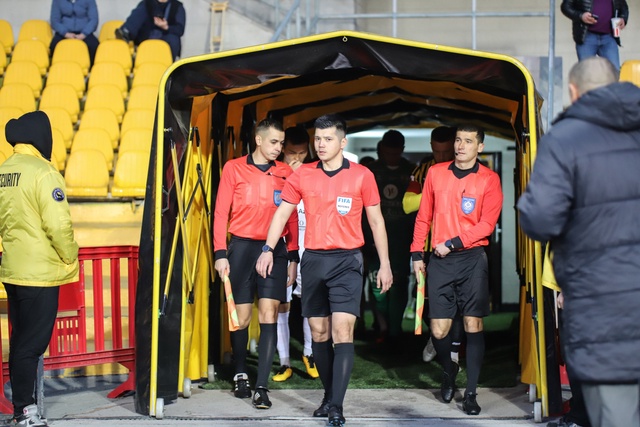 Қазақ футболының кәсіби төрешілері