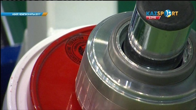 Церемония награждения Альберта Линдера на Чемпионате Азии