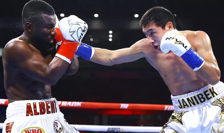 Жанибек Алимханулы одолел канадца Альберта Онулуносе
