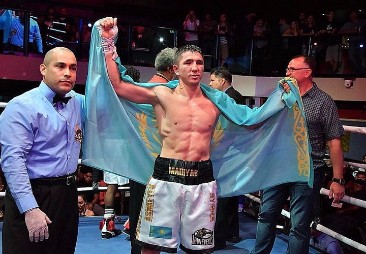 Казахстанский боксер начал работать с экс-тренером Майка Тайсона