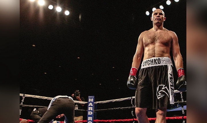 Иван Дычко одержал победу в восьмом поединке на профи-ринге