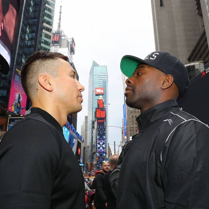 Головкин и Роллс провели дуэль взглядов на площади Times Square в Нью-Йорке