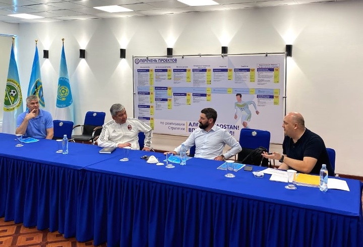 Состоялись переговоры между федерациями футбола и хоккея