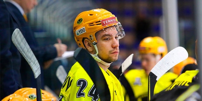 ХК «Сарыарка» продлила контракт с защитником