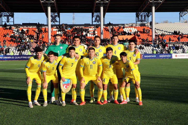 Главный тренер молодежной сборной Казахстана Кайрат Нурдаулетов огласил список игроков, вызванных на матч квалификации EURO-2023 против Шотландии.