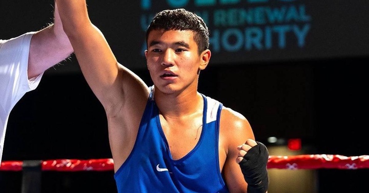 Два казахстанских боксера вышли в финал чемпионата мира World Boxing