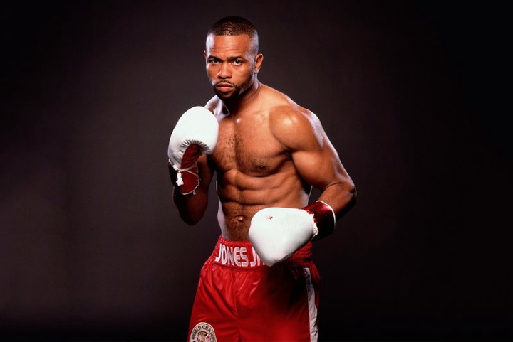 Знаменитый боксер Рой Джонс приехал в Астану