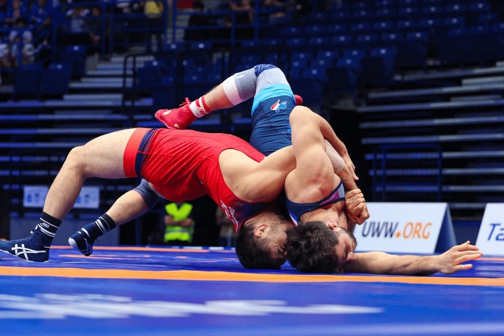 Азамат Дәулетбеков үш дүркін Азия чемпионы атанды