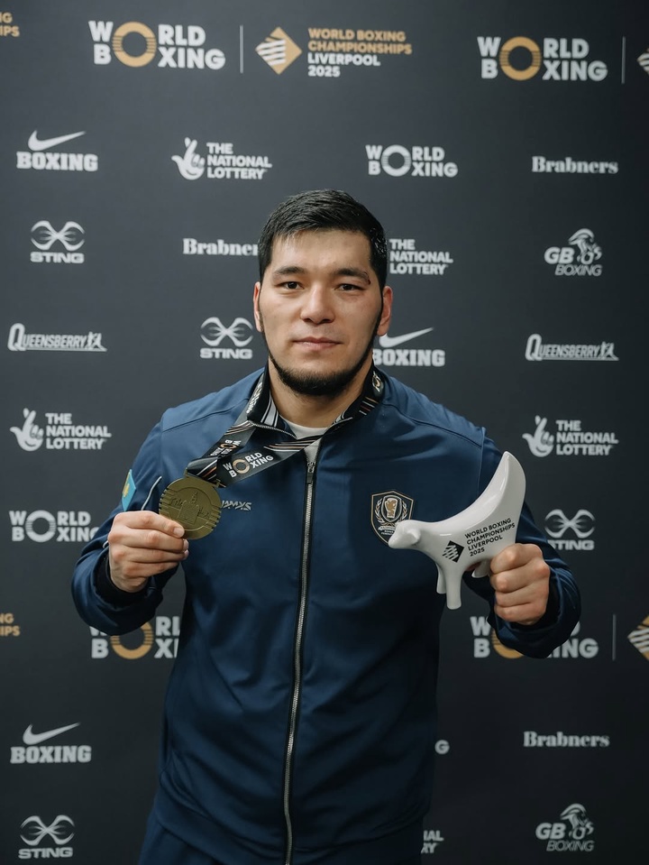 Айбек Оралбай стал чемпионом мира по боксу