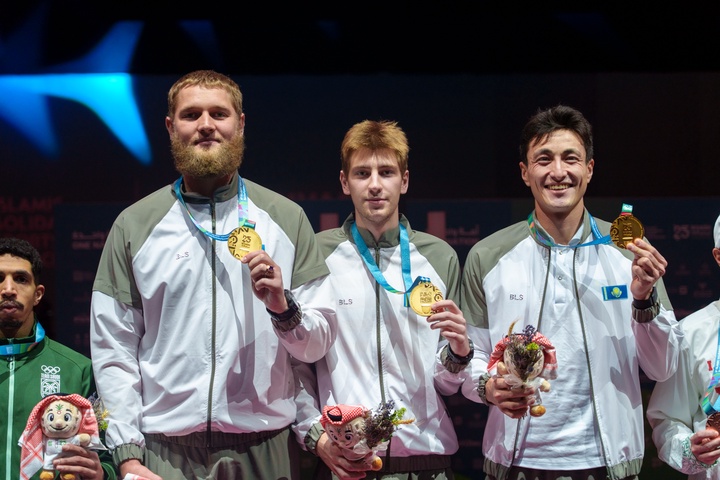 Сборная Казахстана завоевала золотую медаль по фехтованию на Играх исламской солидарности