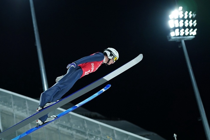 Данил Васильев и Илья Мизерных вышли в финал Кубка мира по прыжкам с трамплина