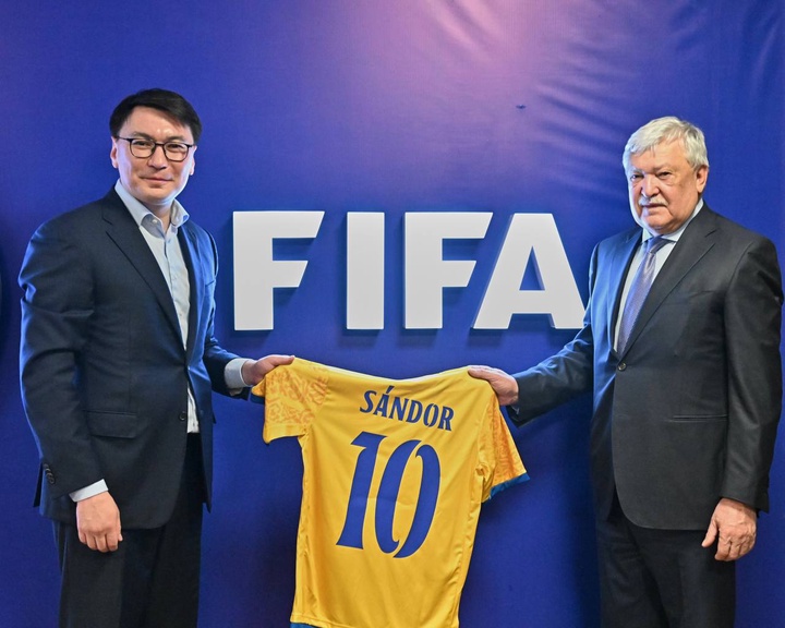 Вице-президент ФИФА Шандор Чаньи посетил офис КФФ