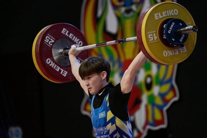 Бейбарыс Ерсеит стал чемпионом мира среди юниоров по тяжёлой атлетике