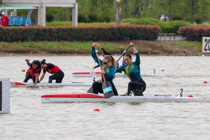 Казахстанские гребцы завоевали серебряную медаль на чемпионате Азии