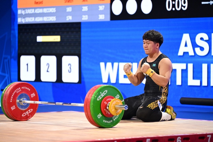 Ерасыл Сәулебеков жастар арасындағы Азия чемпионатында алтын медаль жеңіп алды