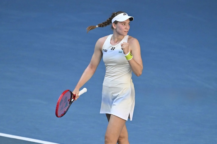 Елена Рыбакина вышла в 1/8 финала