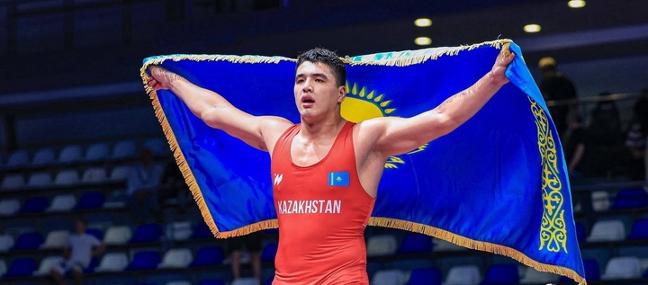 Сборная Казахстана завоевала 14 медалей на турнире по борьбе в Беларуси