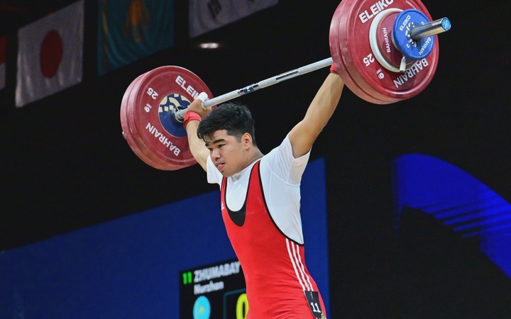 Нуржан Жумабай установил мировой рекорд и стал чемпионом мира среди юниоров