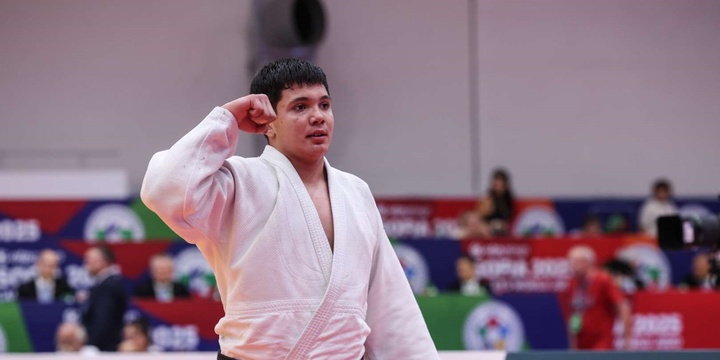 Адильжан Жаудинов стал чемпионом мира по дзюдо среди кадетов