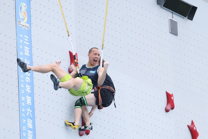 Спорттық құзға өрмелеу: Қазақстанның екі өкілі ширек финалға өтті