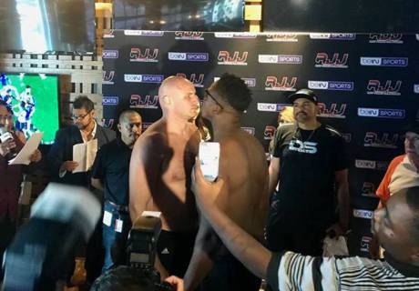 Дычко кәсіпқой бокстағы бірінші кездесуінің алдында қарсыласымен көз арбасты