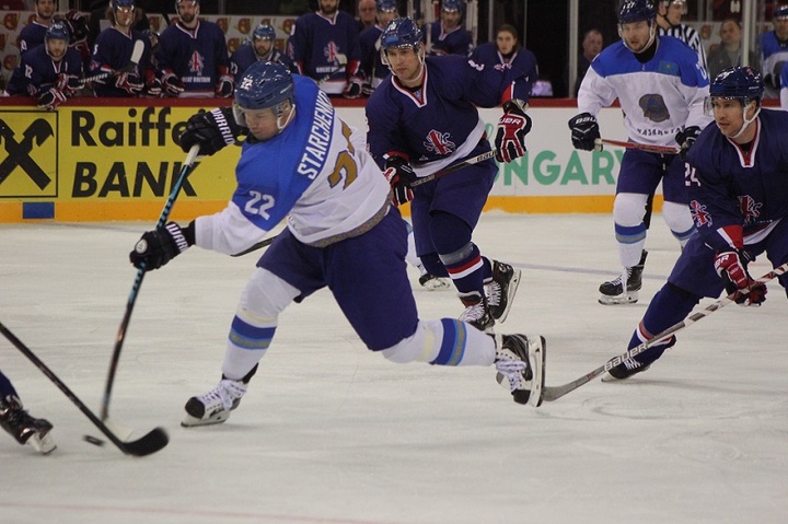 Сборная Казахстана по хоккею разгромила британцев во втором матче на ЧМ