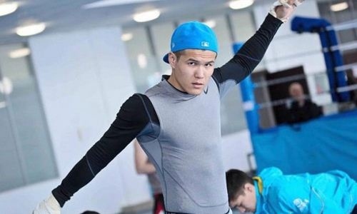 Данияр Елеусінов кәсіпқой бокстағы бірінші кездесуі алдында ашық жаттығу өткізді
