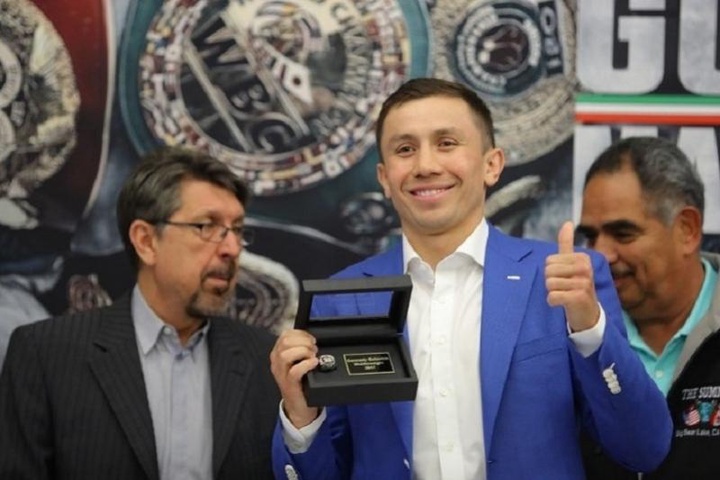 IBF Головкинге чемпиондық сақина сыйға тартты