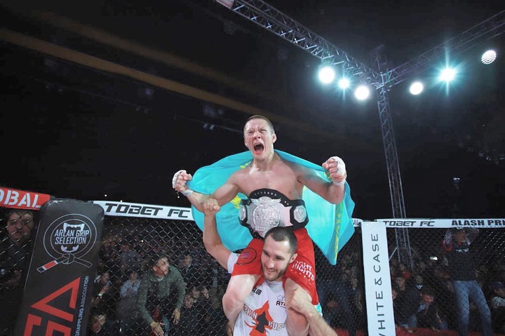 Казахстанец Жумагулов вошел в ТОП-10 рейтинга FIGHT NIGHTS
