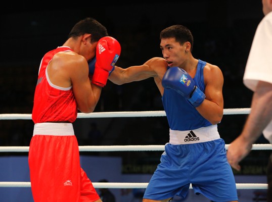 Жәнібек қарсыласын нокдаунға жіберді (ВИДЕО)