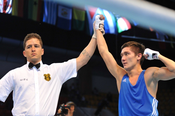 Сүлейменов қырғыз боксшысын жеңді (ВИДЕО)