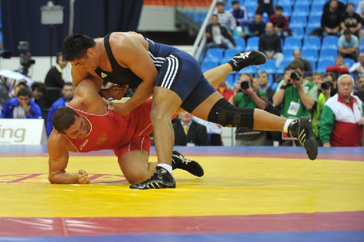 FILA: Нұрмахан Тінәлиев қорғанысы мықты спортшы 