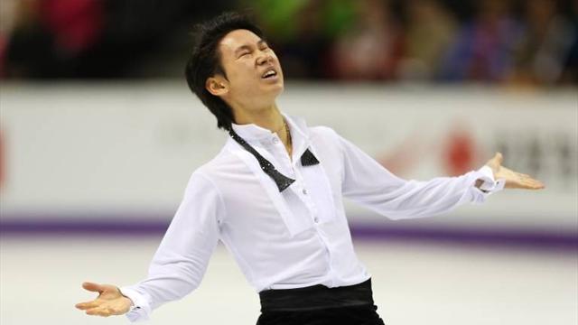 Мәнерлеп сырғанау. Денис Тен  жеңіс тұғырына көтерілді