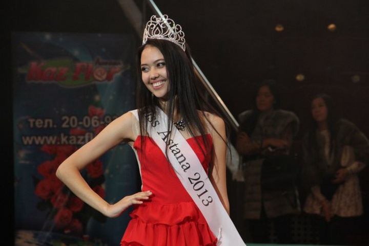 Қазақстанның сұлу қыздары футбол ойнайды (ФОТО)