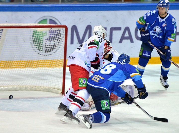 «Барыс» алғашқы ойында «Автомобилистен» басым түсті 