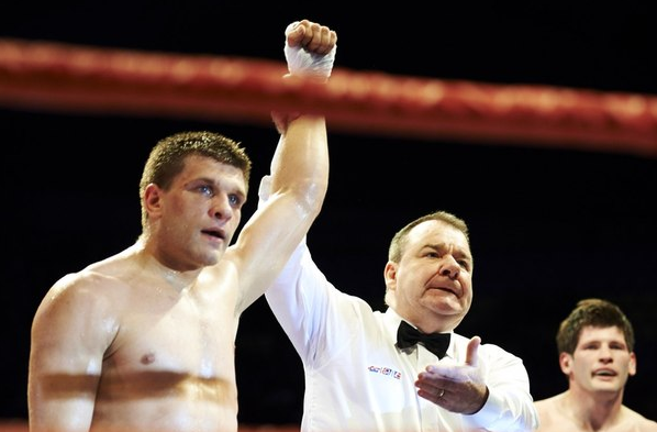 «Astana Arlans» боксшысы Сергей Деревянченко кәсіби боксқа ауысады