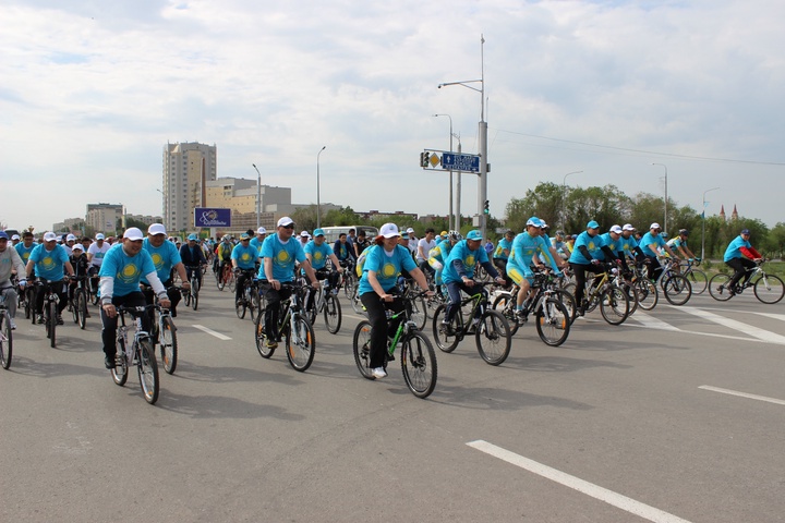 Қарағандыда Мемлекеттік рәміздері күніне орай велошеру өтті