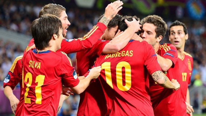 Испания депутаттары футбол құрамасына төленетін сыйақы мөлшерін сынға алды