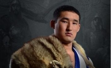 2014 жылғы «Қазақстан Барысы» Мұхит Тұрсынов магистрлік диплом алды