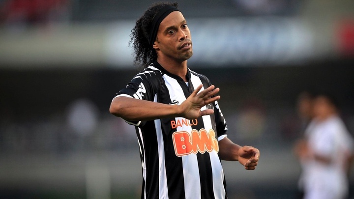 Роналдиньо «Атлетико Минейро» клубымен келісімшартты үзді 