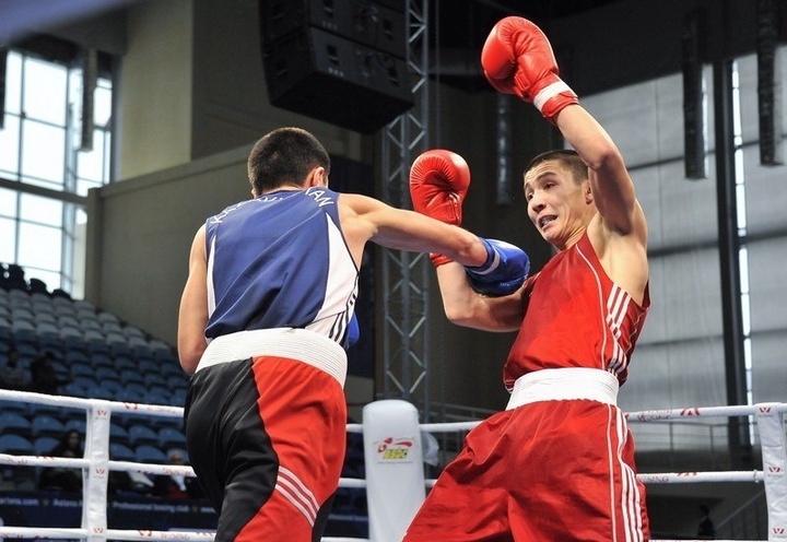 Қазақстандық боксшы Мәулен Өскенбек Әлем чемпионатында күміс медаль иеленді