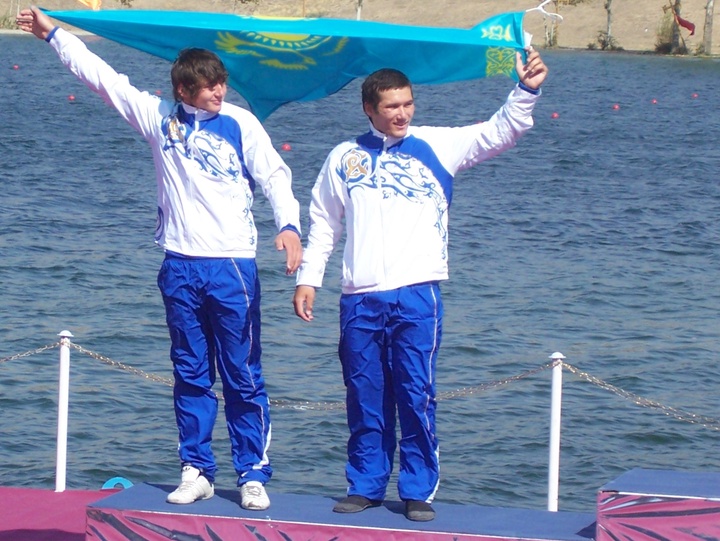 Ағайынды Михайл және Тимофей Емельянов Азия ойындарының алтын жүлдесін иеленді