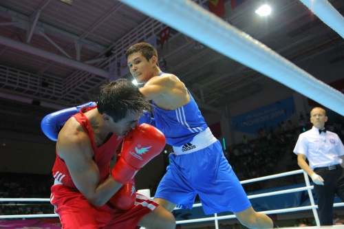 Данияр Елеусінов жартылай финалда қарсыласын айқын басымдықпен ұтты