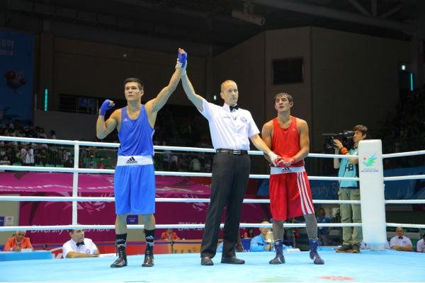 Бокс. Данияр Елеусінов жартылай финалда қарсыласын айқын басымдықпен ұтты